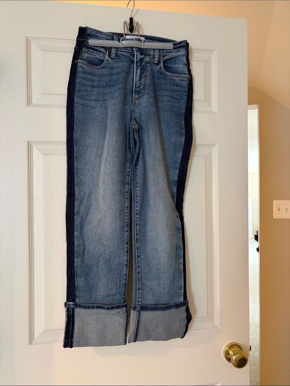 NWT Evereve Two-Tone Blue Wide-Leg Jeans with Dark Side Panels